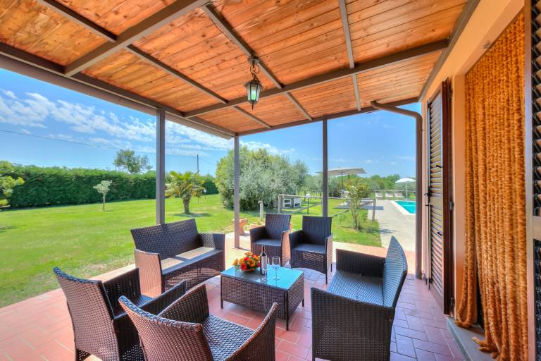 Family-friendly villa with grill, terrace & private pool | Dogs allowed — photo 3