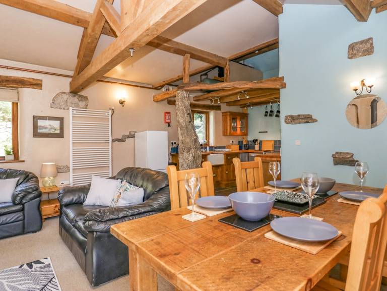 Cottage with garden — photo 4