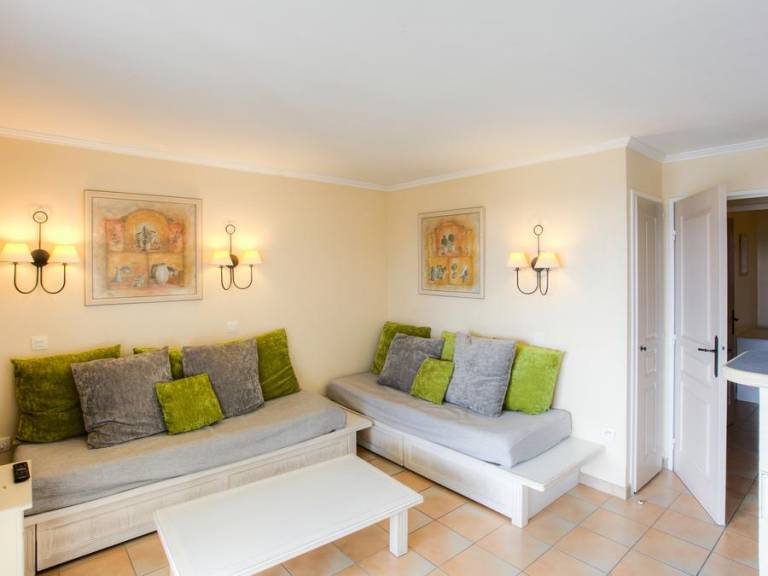 Holiday apartment with pool — photo 5