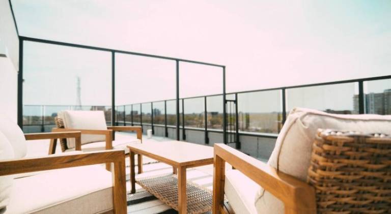 Fully equipped rental apartment with patio | Pets allowed — photo 4