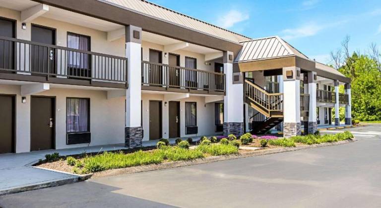 Farragut Inn & Suites — photo 5