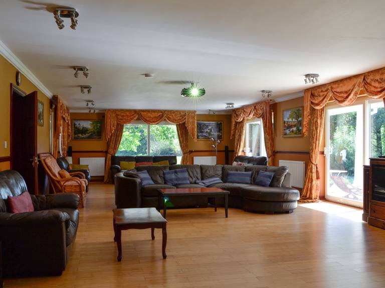 Child-friendly cottage with garden, patio & BBQ | River view | Dogs allowed — photo 2