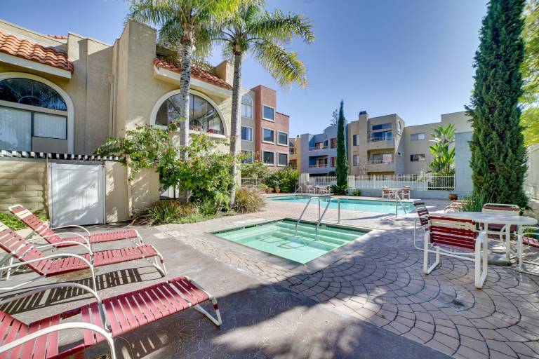 Apartment  Seal Beach