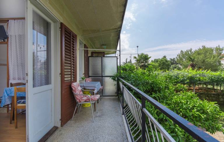 Apartment with grill, garden & patio — photo 3