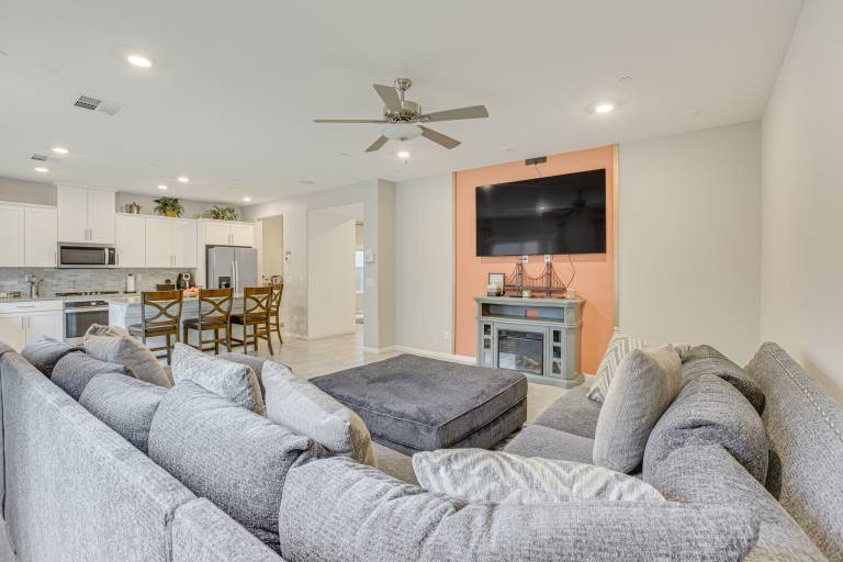 Spacious Las Vegas Home w Patio 17 Mi to Strip