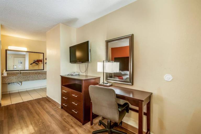 Motel 6 Washington, DC - Convention Center — photo 3
