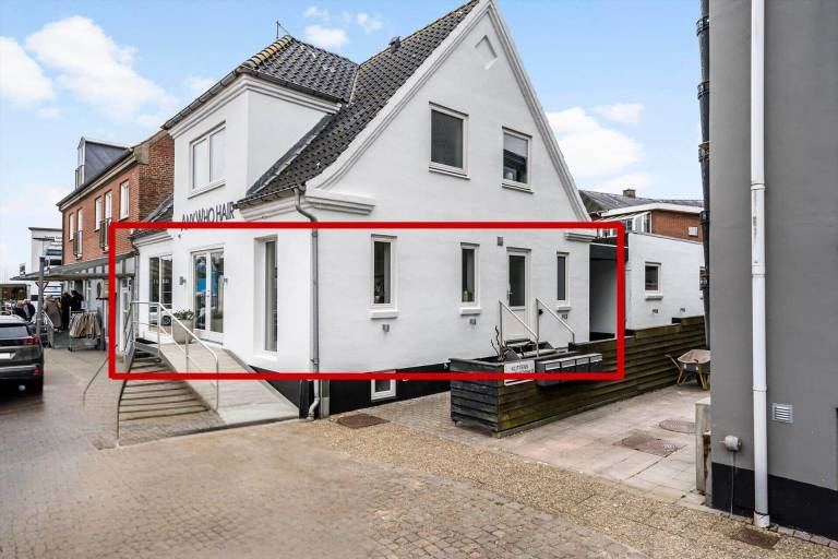 Apartment with terrace, BBQ & yard | Beach nearby | Pets allowed — photo 4