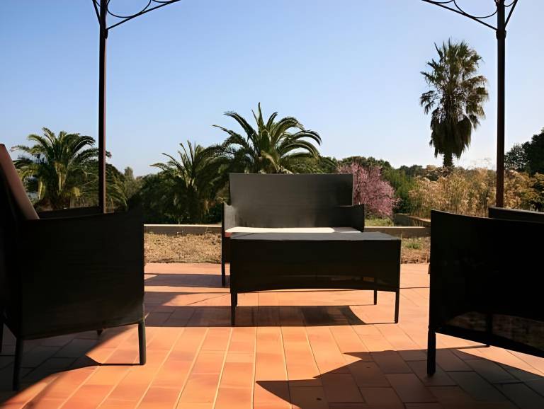 Apartment with terrace & garden — photo 3