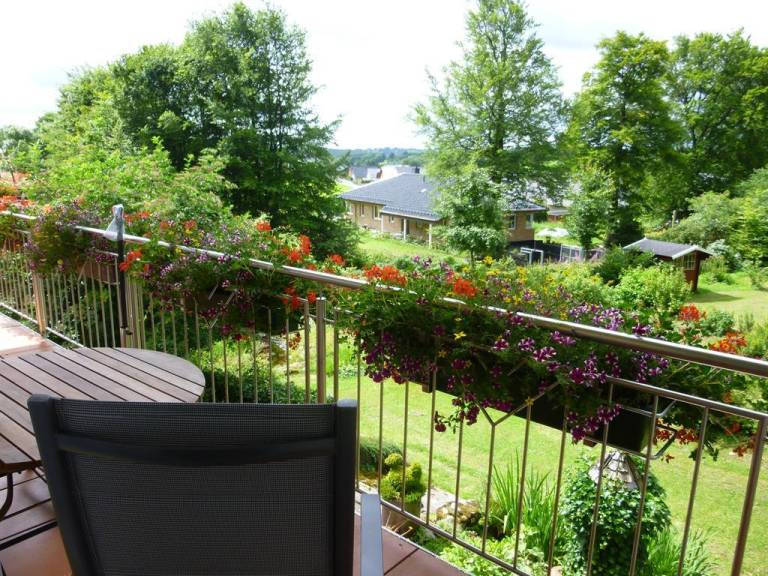 Holiday apartment with yard — photo 4