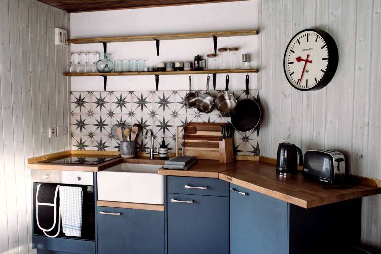 Quaint Cottage Rental Perfect for Romantic Glamping in Cumbria — photo 3