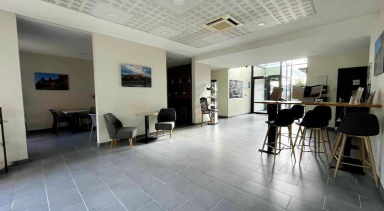 Apartment with pool — photo 5