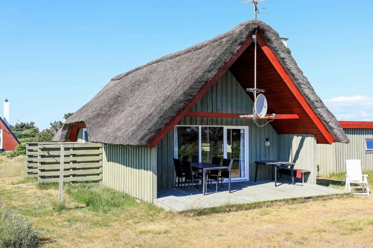 House with barbeque & terrace in Ringkobing