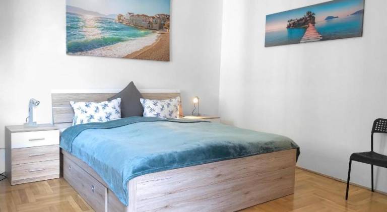 Apartment | Near Hungarian Parliament Building in Budapest