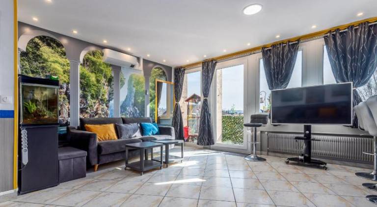 Holiday apartment with 4 rooms for 12 persons in Lisses