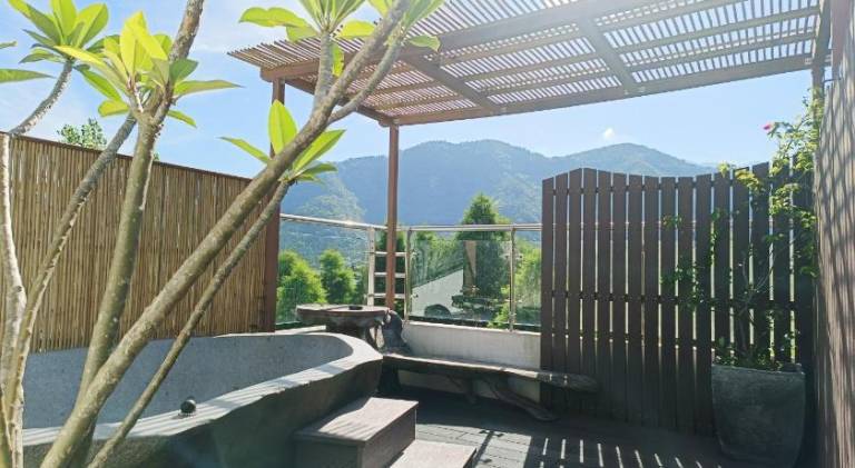 Roaming Cloud Sun Moon Lake B&B