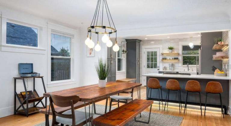 Vacation home with jacuzzi | Pet-friendly in Portland, OR