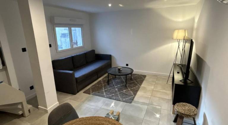 Apartment with patio in Toulouse