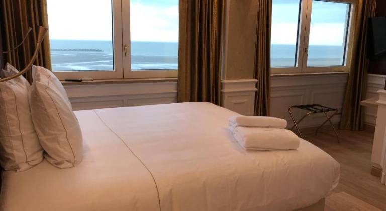 Hotel Merveilleux Cote Mer in Dunkirk