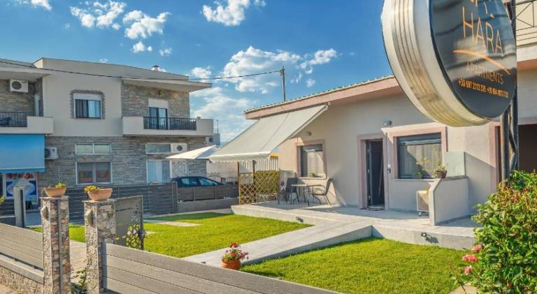 Rental apartment with BBQ & yard in Kavala