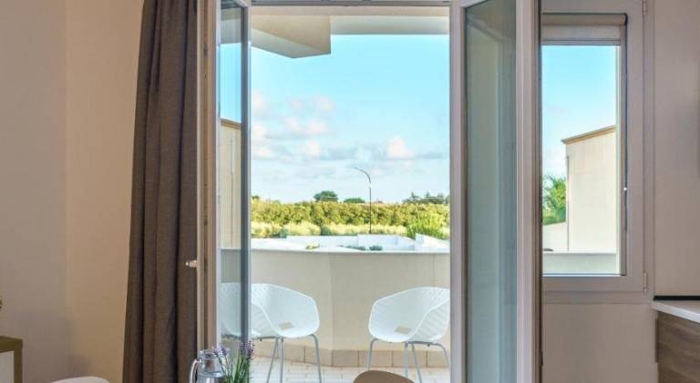 Wonderful serviced apartment with patio, garden & pool | Pets are welcome — photo 2