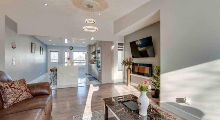 Rare Find fully renovated 6 bedroom 3 bath and both levels — photo 3