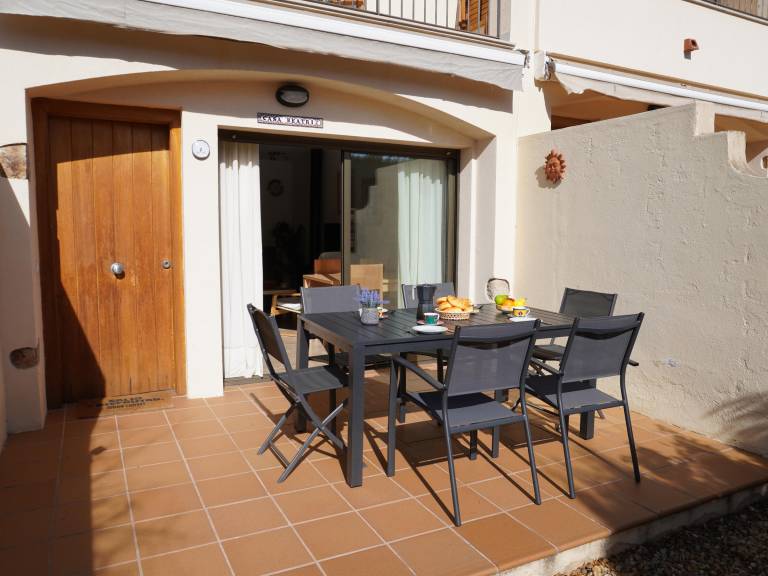 Charming vacation home with yard & pool | Pets allowed — photo 5