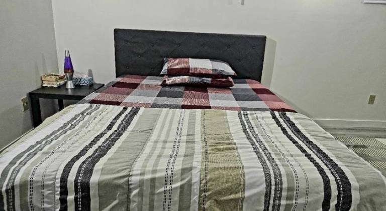 Bright and Cozy Room with Free Parking in Edmonton, AB