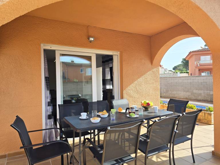 Fully equipped big villa with patio, BBQ & yard | Close to the beach | Pet-friendly — photo 2