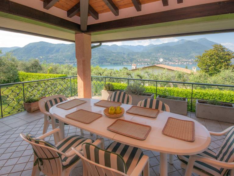 Villa with garden, grill & terrace | Lake view — photo 2
