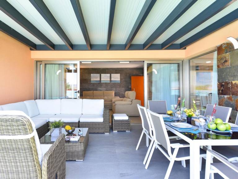 Family-oriented house with patio, pool & garden | Pets are welcome — photo 2