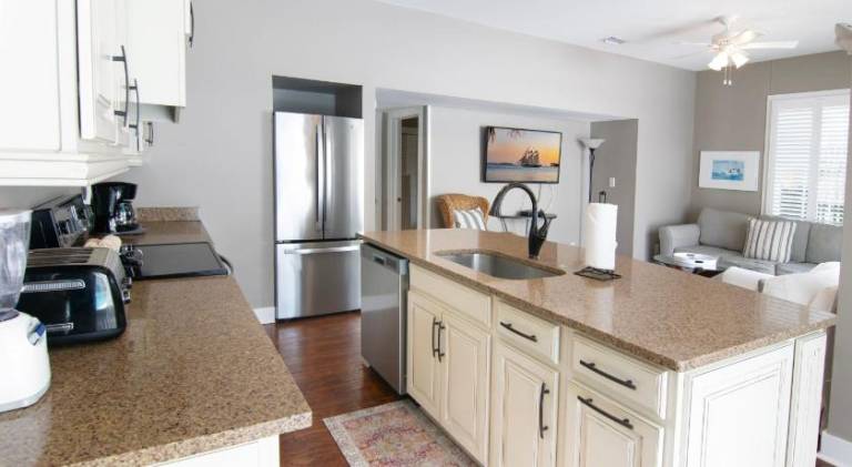 Pleasant vacation home with pool | Close to Southernmost Point | Next to the beach | Dogs allowed — photo 5