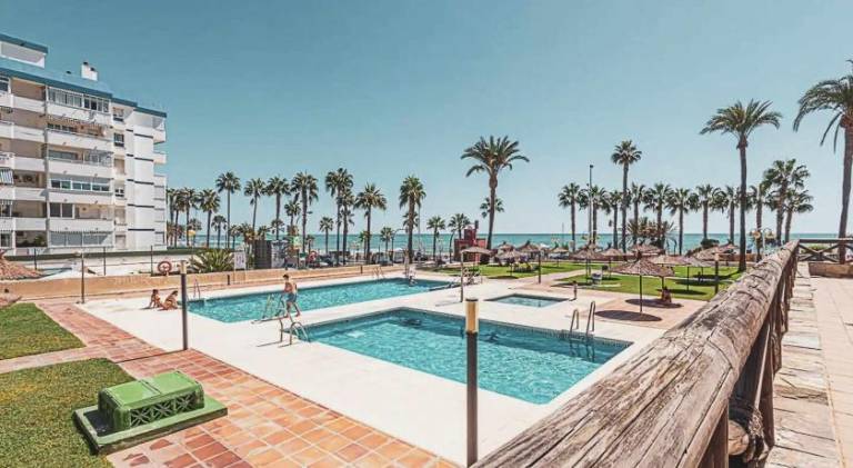 Holiday apartment with pool — photo 4