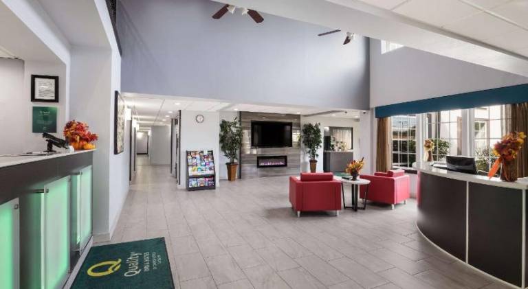 Quality Suites Tulsa I-44 — photo 2