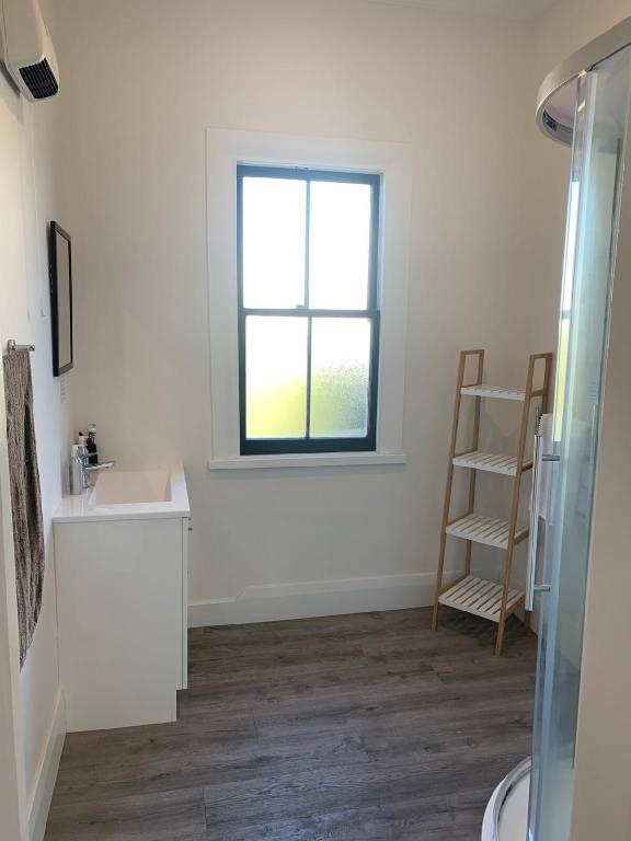 Fully equipped charming vacation home with barbeque, patio & yard | Pets are welcome — photo 3