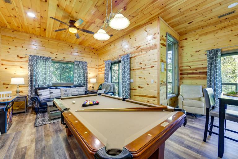 Hot Tub & Game Room! Gatlinburg Mtn-View Cabin — photo 2