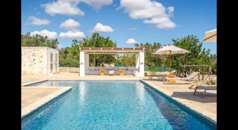 Vacation home with BBQ, pool & yard | Pets are welcome in Carovigno