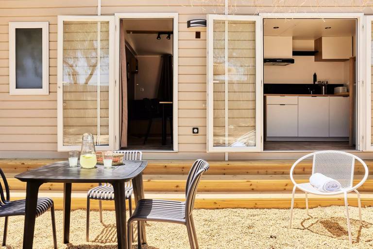 Mobile home with patio & grill — photo 2