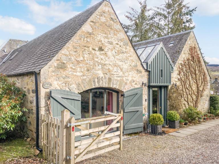 Child-friendly cottage with garden & grill | River view | Pet-friendly in Perth