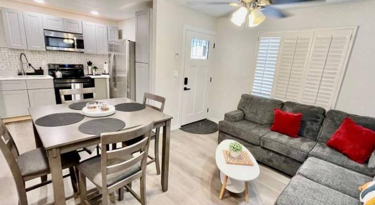 Apartment with 2 rooms for 4 persons in El Paso, TX