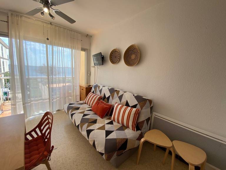 Cozy apartment near Thermes with balcony, pets allowed — photo 3