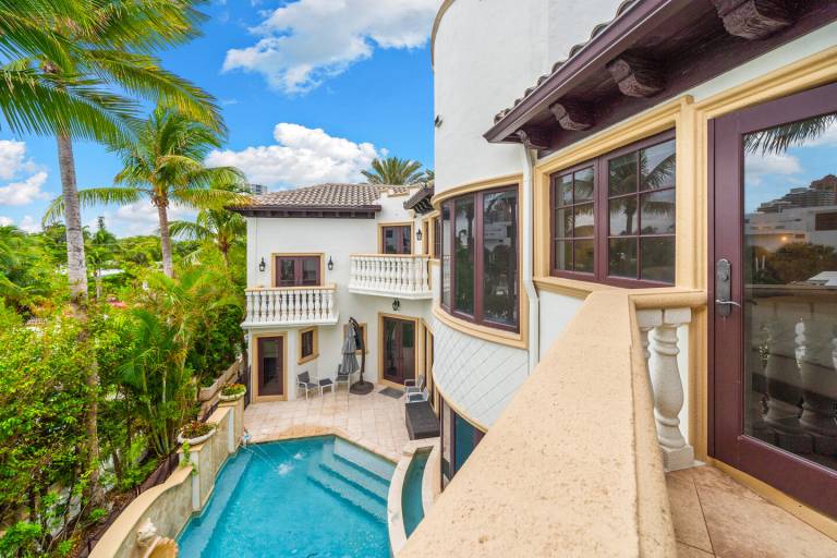 The Windsor House Oceanfront Private Family Friendly 25% OFF WEEKLY RATE in Fort Lauderdale, FL