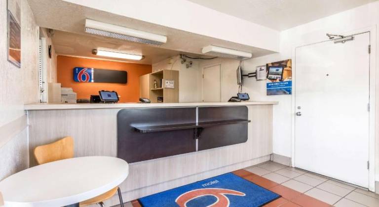 Motel 6 Lumberton, NC — photo 4