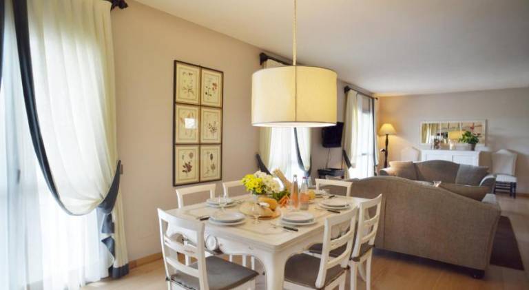 Serviced apartment with patio, private pool & yard — photo 3