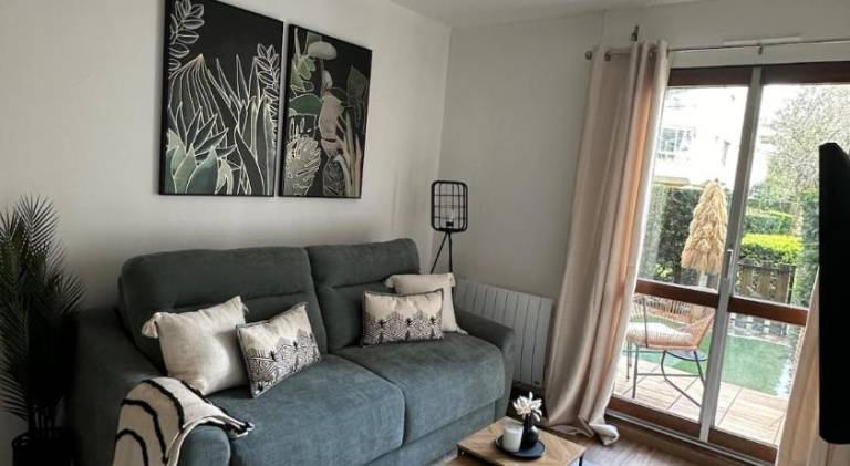 Holiday apartment with terrace | Dogs allowed in Versailles