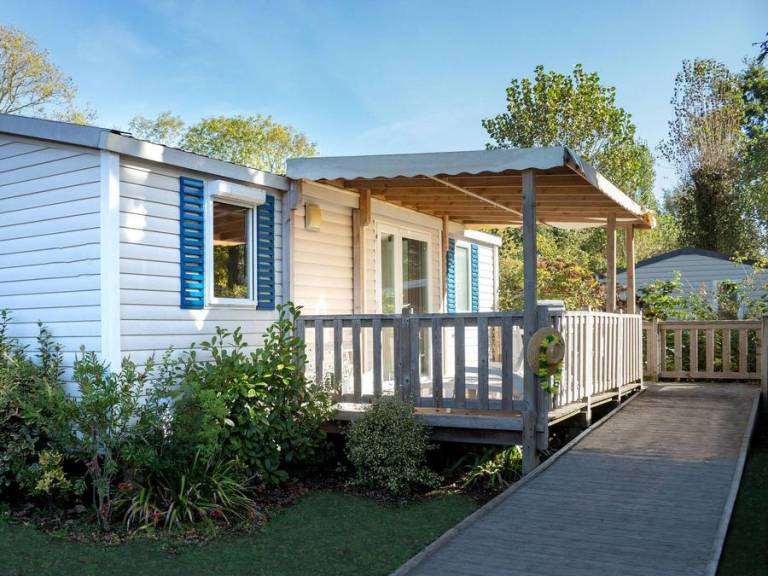 Family-oriented mobile home with terrace & heated pool | Dogs allowed — photo 4