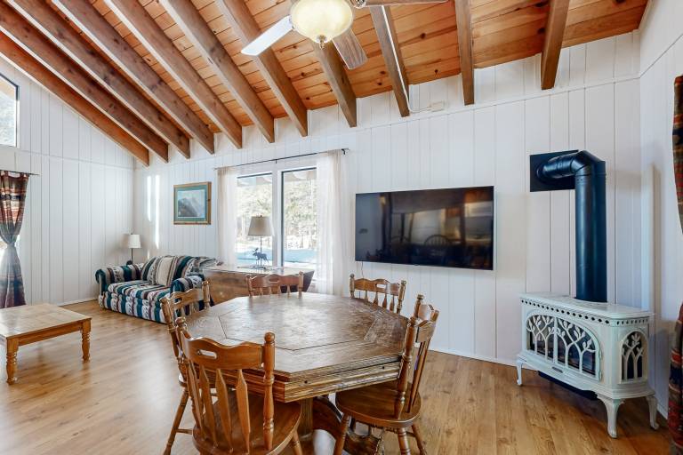 < 2 Mi to Tahoe Donner Ski Resort: Serene Retreat — photo 4