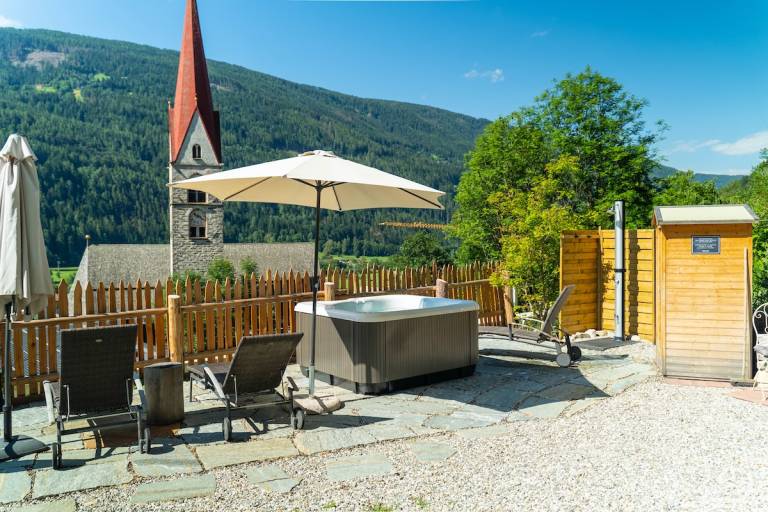 Family-oriented apartment with sauna, heated pool & jacuzzi | Garden view | Dogs allowed — photo 2