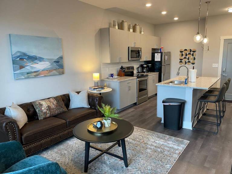 Lux King 1BR Near OSU Parking Balcony Gym