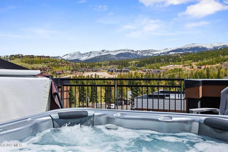 Downtown WP Villa 294 I Private Rooftop Hot Tub I Great Views I Discounted Attractions in Winter Park, CO