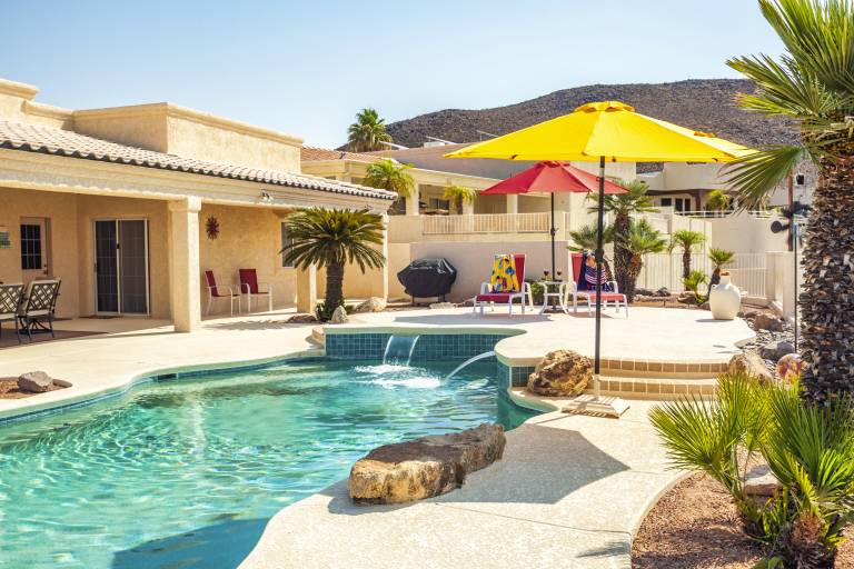 Tropic Paradise 3 bed 3 bath Pool Home — photo 2